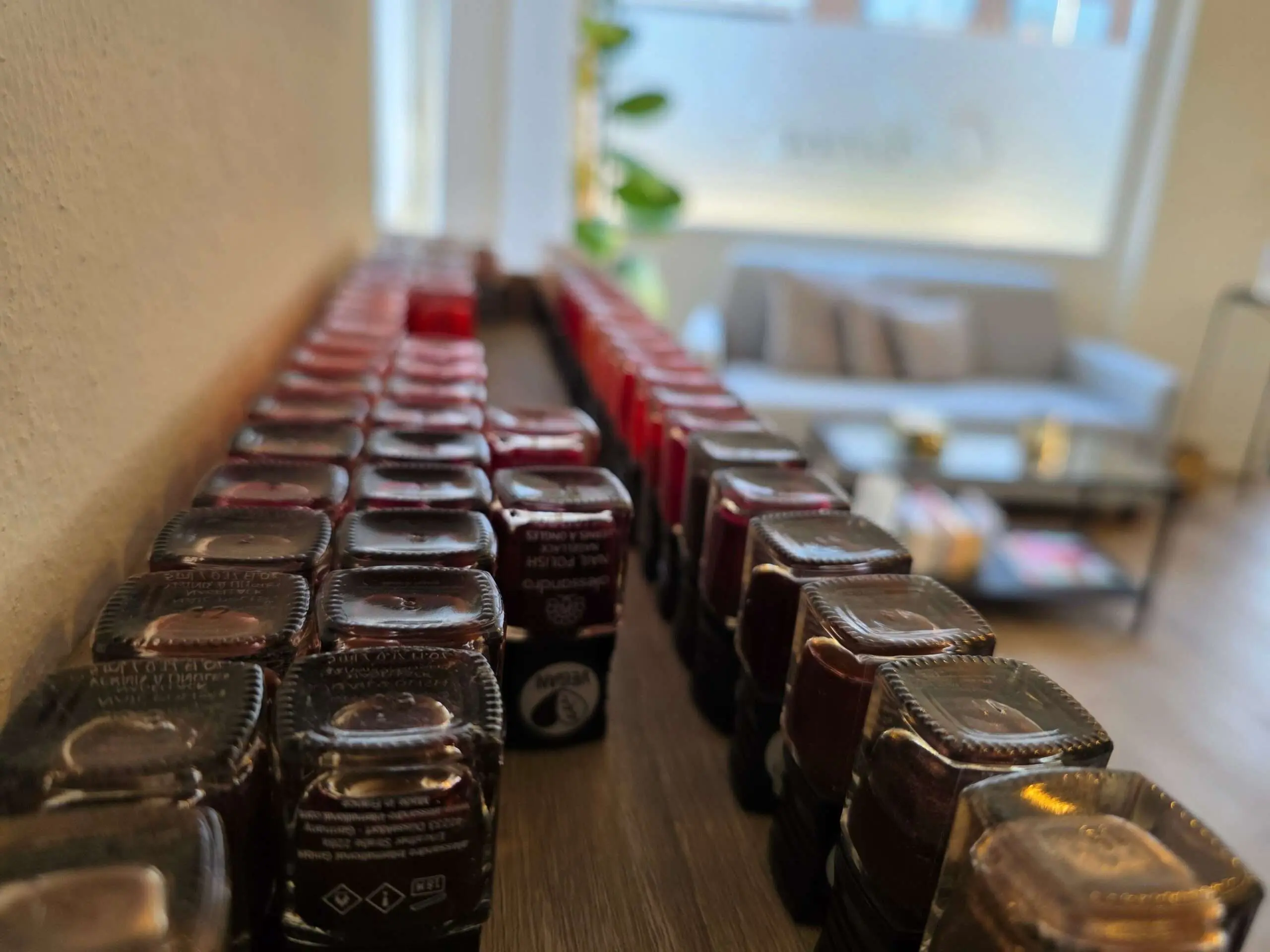 Grosse Auswahl an Alessandro Nagellacken für Manicure und Pedicure